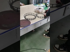 در حال نصب نردبان های کروی هستند